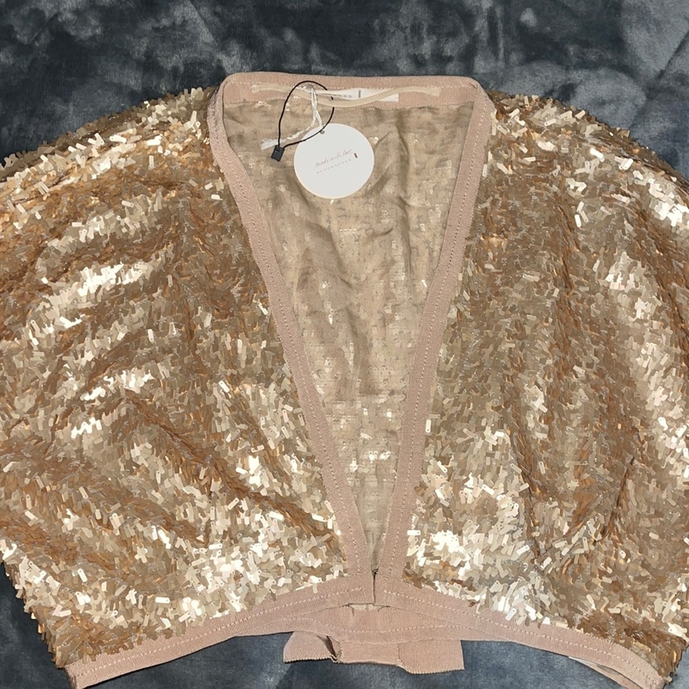 Schumacher Vneck cropped sweater size Large short sleeve